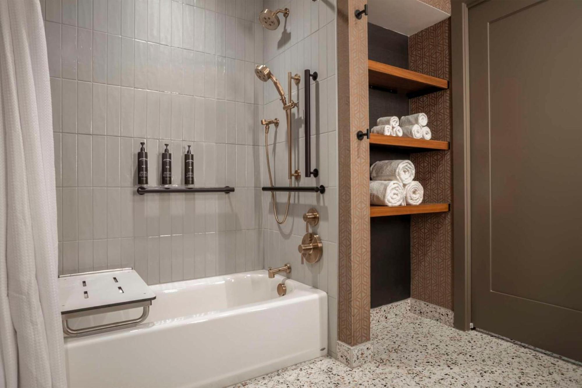 Hotel Nickel Plate Fishers, Tapestry Collection By Hilton מראה חיצוני תמונה
